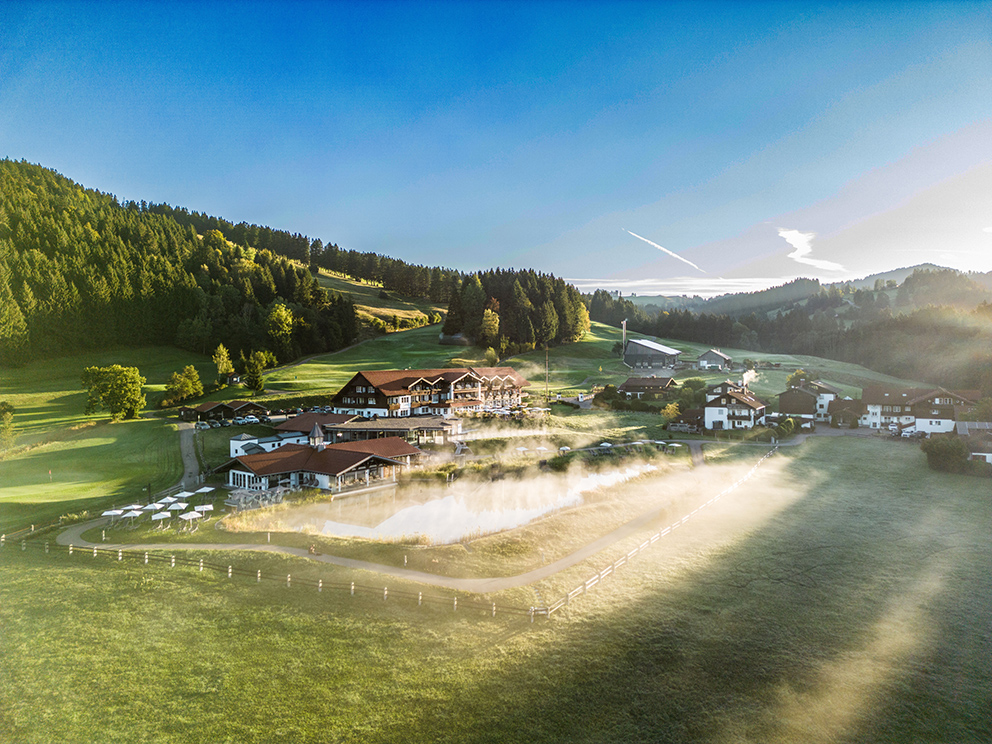 Haubers Naturresort im Allgäu im Morgennebel