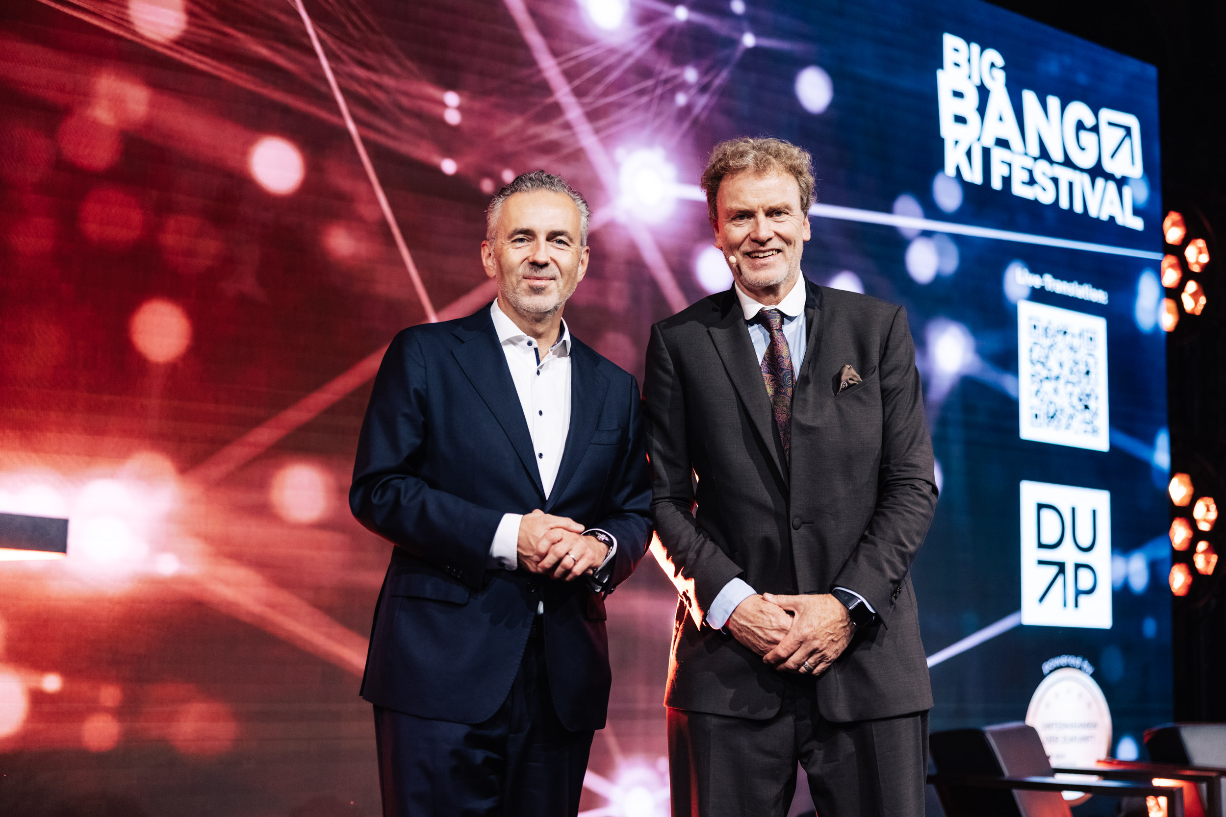 Thomas Jarzombek und Jens de Buhr während der Eröffnung des BIG BANG KI FESTIVALS 2026