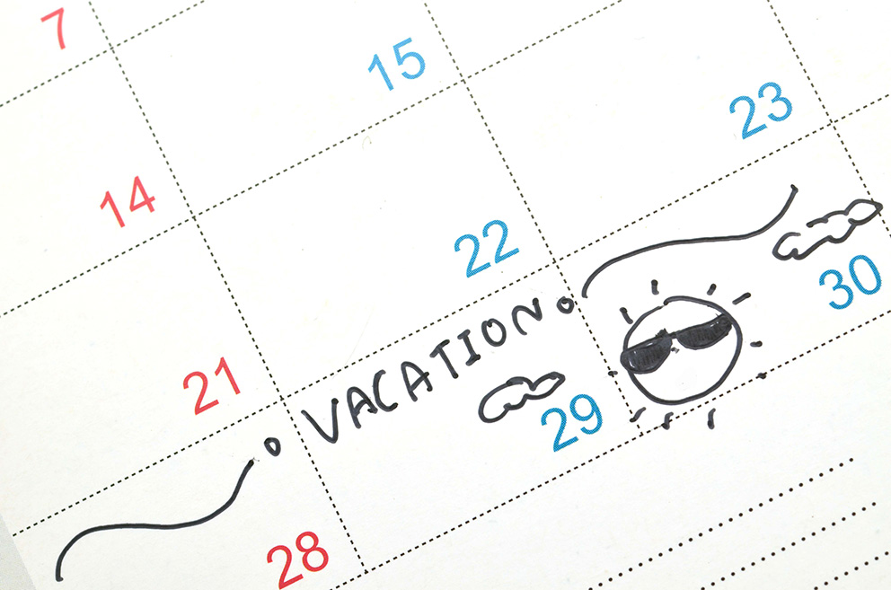 Das Bild zeigt einen Kalender, in dem ein Urlaub eingetragen wurde.